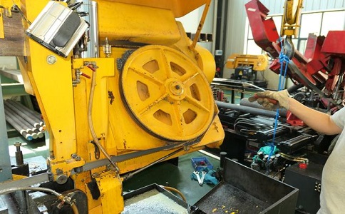 如何解决田东卧式金属带锯床切削时出现的断带现象？